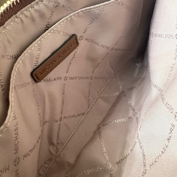 Michael Kors Jet Sets L Zipper Clutch/ Wristlet NWT - Picture 9 of 10